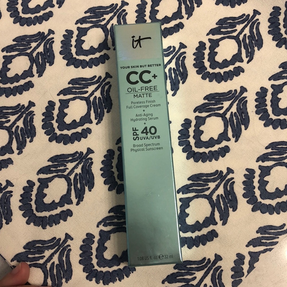 Medium IT Cosmetics CC Cream in oil-free matte